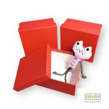 Díszdoboz kocka alakú, piros 13,5 x 13,5 x 6,5 cm