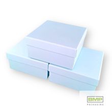 Díszdoboz kocka alakú, világoskék 13,5 x 13,5 x 6,5 cm